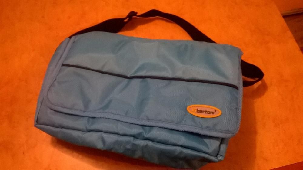 Продавам 3 броя термочанти за бебешки нужди намират се в София