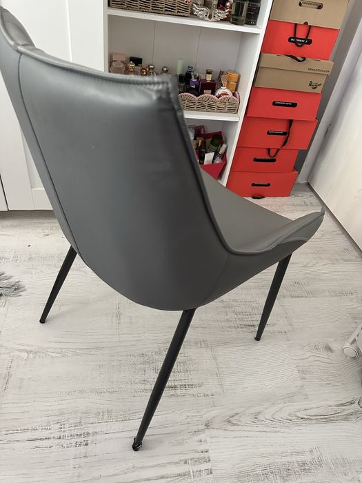 Scaune Living Impecabile