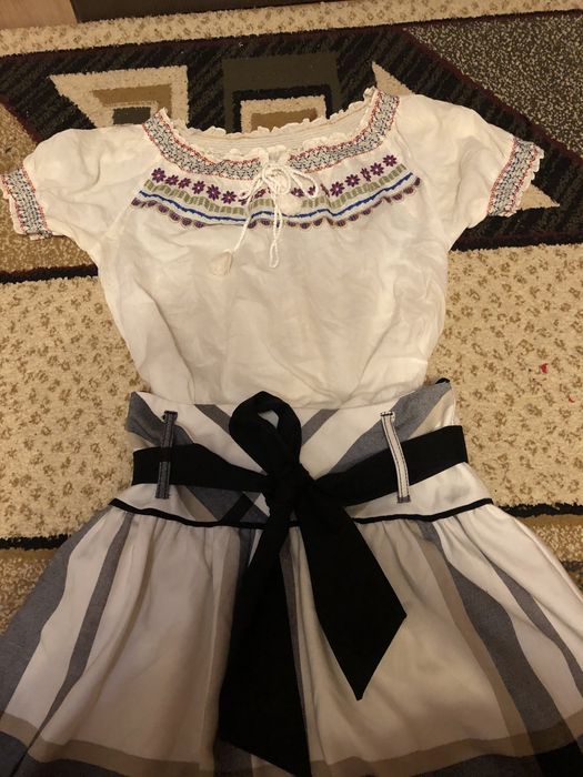 Costume populare lucrate manual