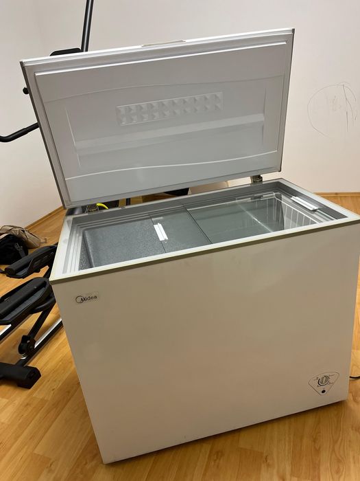 Midea морозильник
