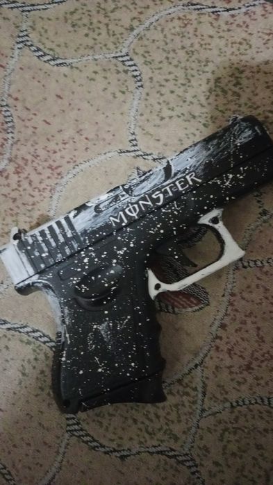 Продаю пистолет (игрушечный) с монстром