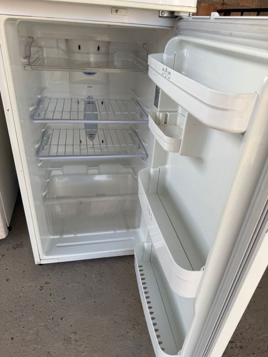 Продам с доставкой холодильник