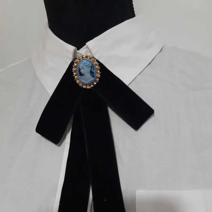 Broșă fundă din catifea handmade