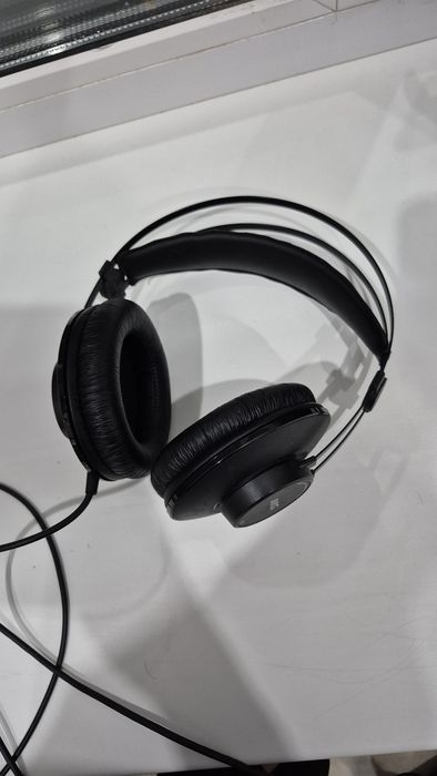Студийные наушники AKG K52