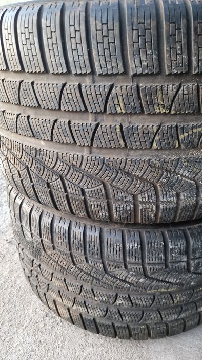 295 35 18 Pirelli 2 anvelope iarna ca noi