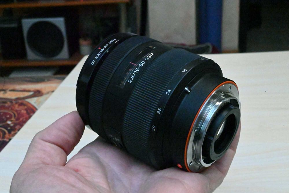 Продавам професионален обектив SONY SAL 16-50/2,8