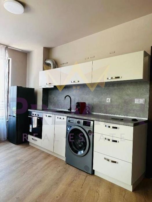 Дава се под наем Тристаен апартамент в Варна, Център - 70 кв.м за 850 € - Снимка #3