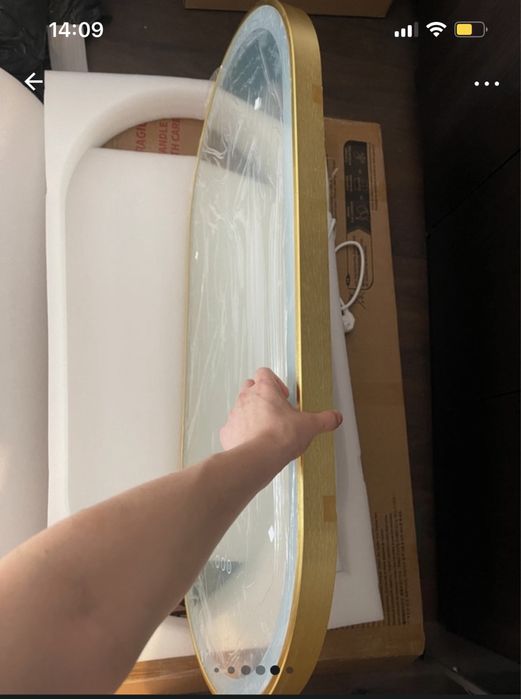 Oglinda baie led aurie