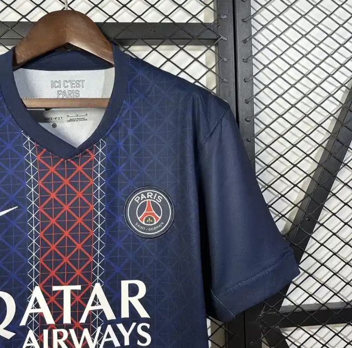 Echipament / Tricou fotbal PSG Paris Saint-Germain (MĂRIMEA M) - Sezon 25/26 (Home), Nou
