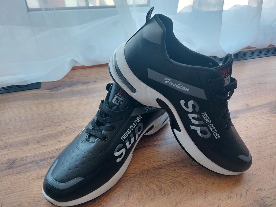 Продам  новые кроссовки