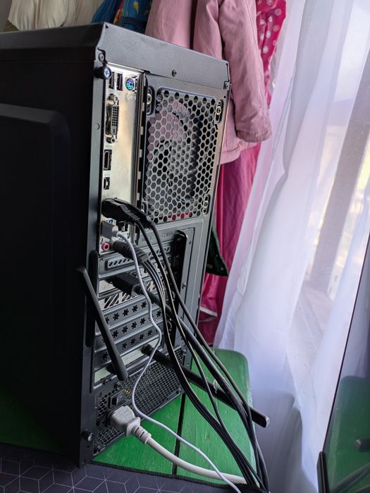 PC Gaming RTX 4060, Ryzen 5700x, 32GB Ram, 1Tb M2, 2Tb Hard Drive, 650W PSU, Periferice