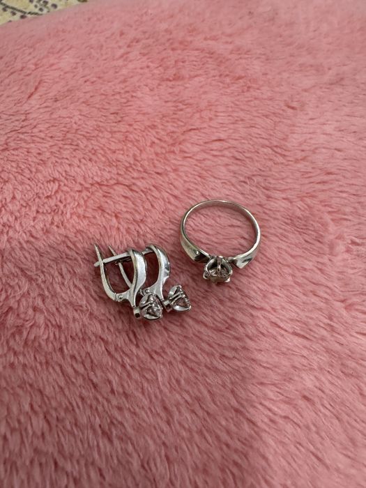 Продам набор с бриллиантом 0,4 карат Платина