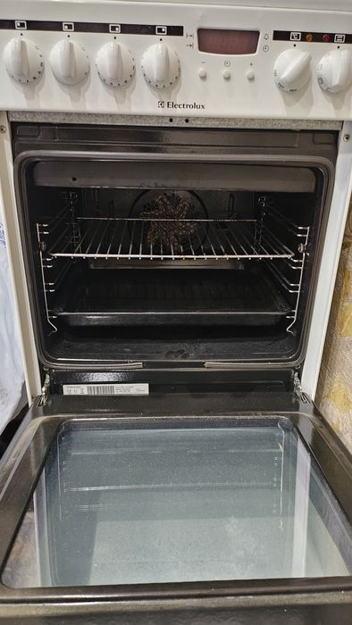 Электрическая плита Electrolux