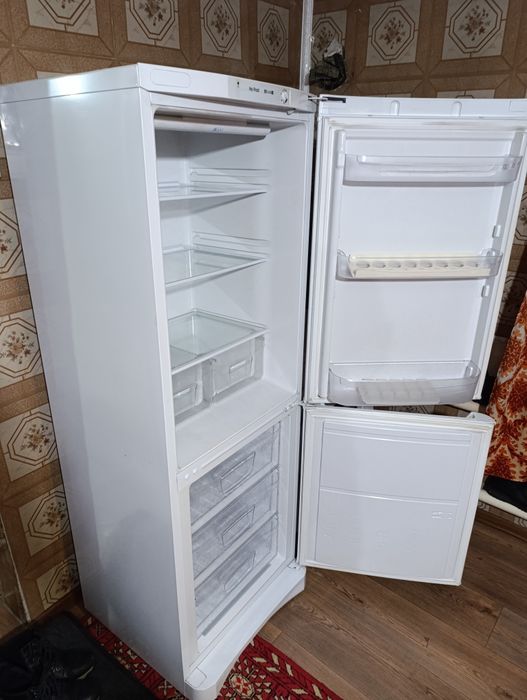 Холодильник Indesit