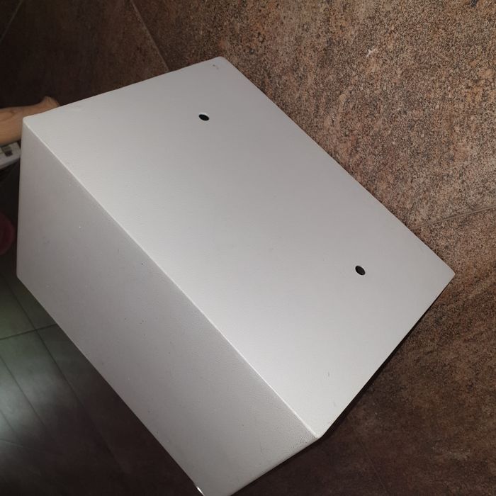 Сейф с электронным кодом