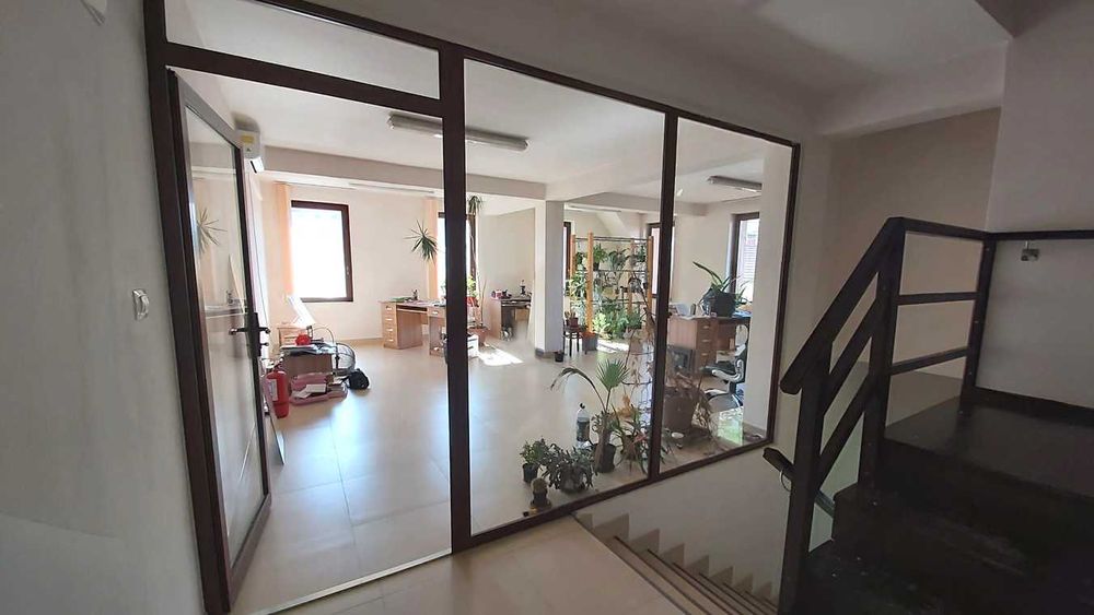 Inchiriez casa pentru firma, central Oradea