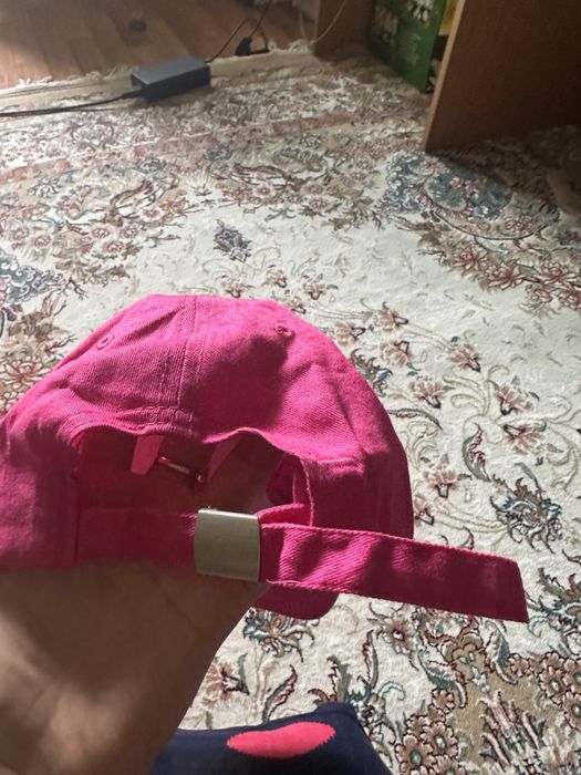 Розовая кепка женская