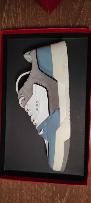 Продам кроссовки HUGO