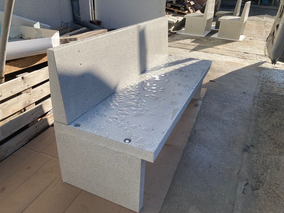 Бетонни пейки и маси