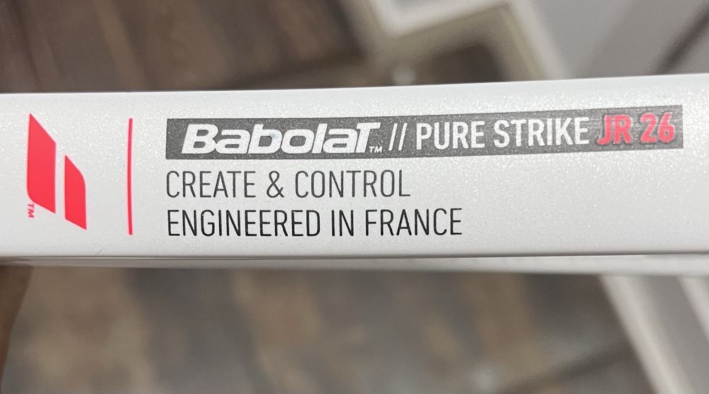 Теннисная ракетка и сумка