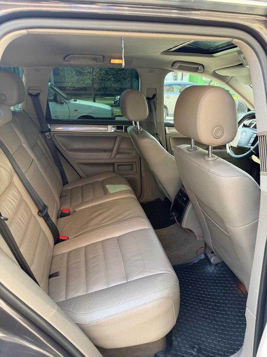 Volkswagen Touareg Facelift 3.0 TDI V6 sau schimb cu logan