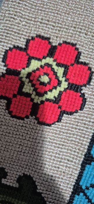 Goblen / tapiserie lucrată manual, motiv floral tradițional – 175×65 c