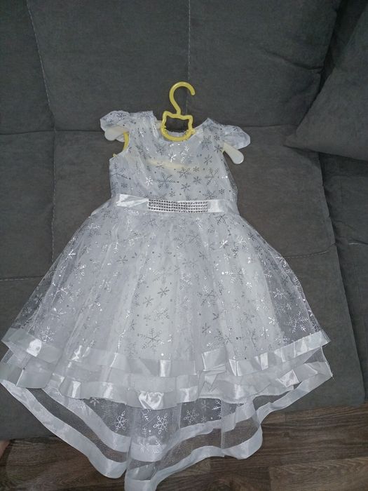Платье на девочку новое