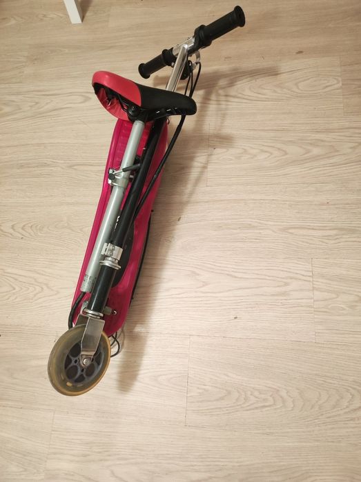 Детска електрическа тротинетка със седалка