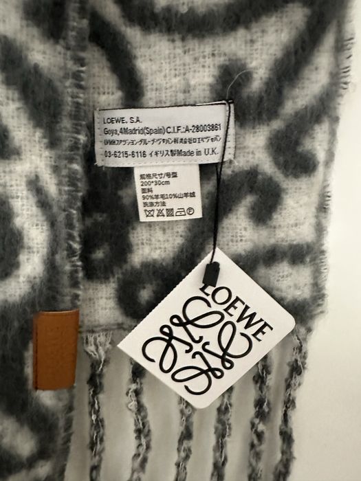 Esarfa Loewe 200*30 noua