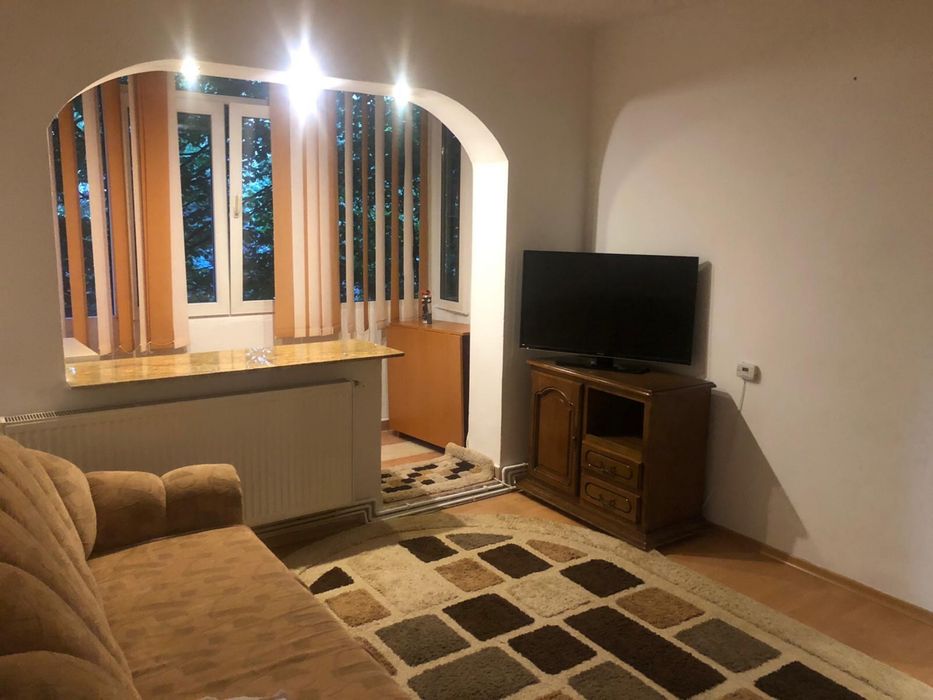 Inchiriez apartament 3 camere  Craiovei
