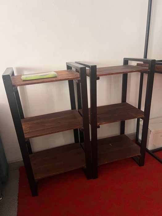 Продается маникюрные столы и помощники