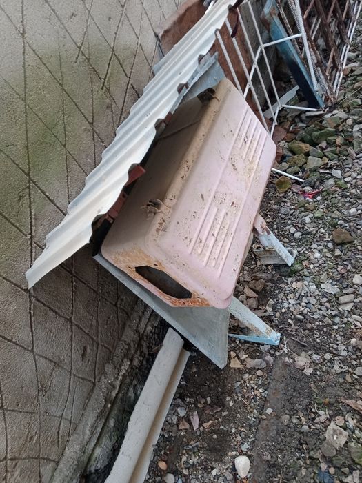 Металлический короб.