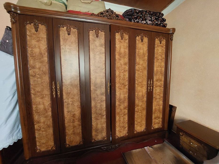 Продаётся  мебельный гарнитур