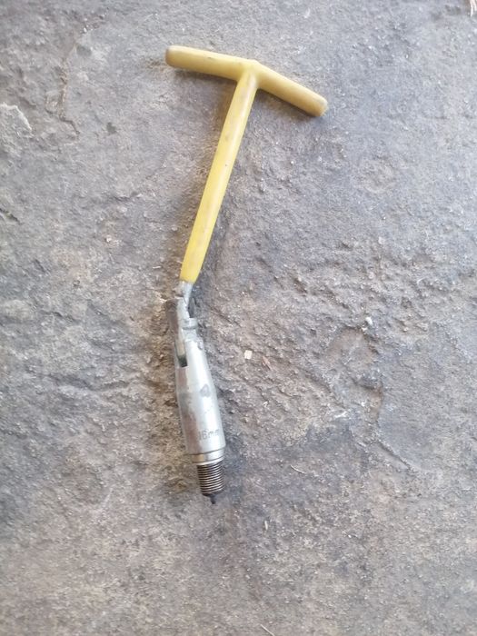 Ключ за отвиване на свещи