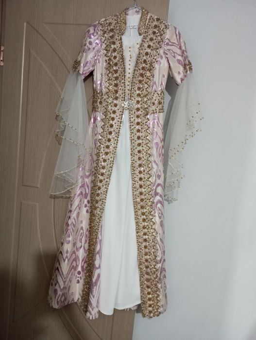 Ansambli yaktak ko'ylak lozim