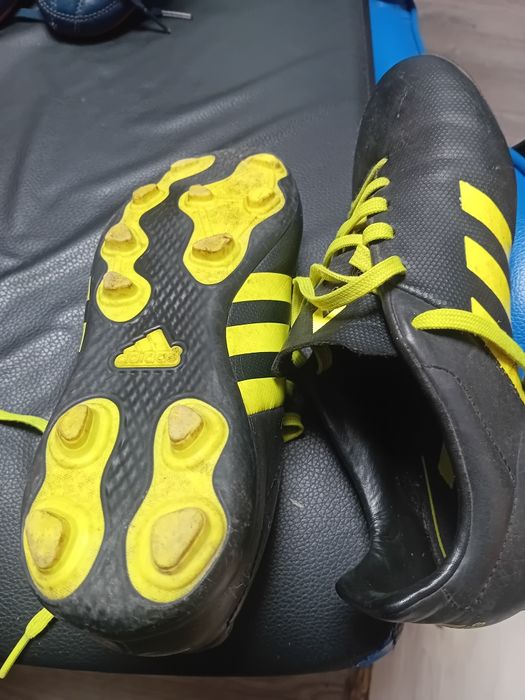 Децки футболни обувки