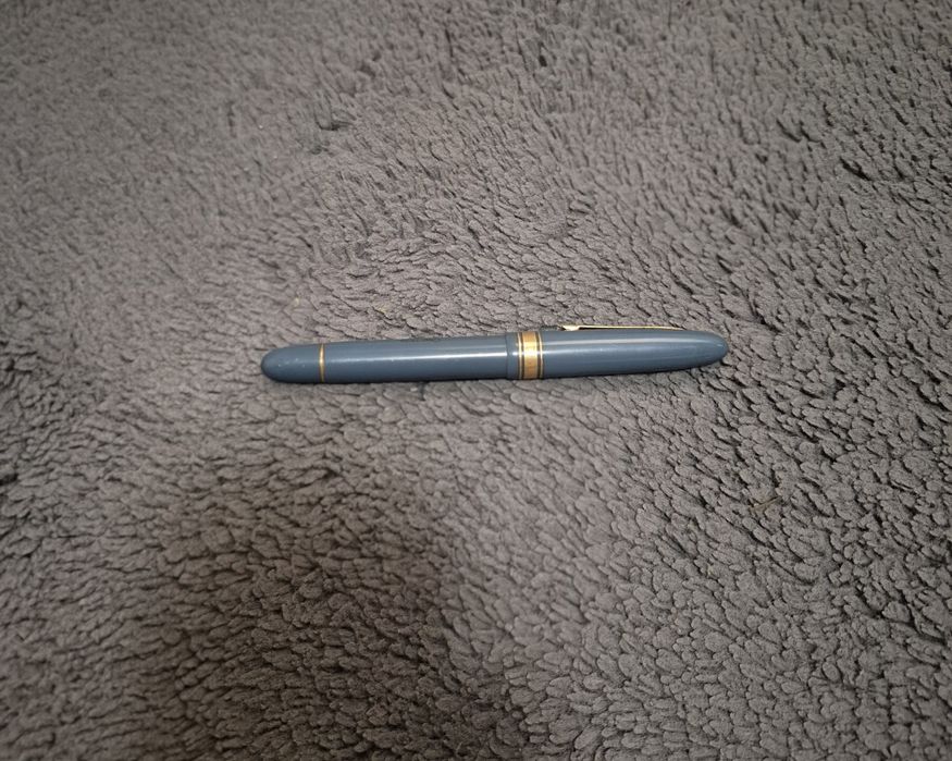 Stilou OMAS Extra original, peniță aur 18K, stare foarte bună, scriere fină, model italian premium pentru colecție sau utilizare.