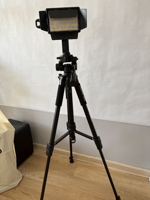 Напольный штатив NeePho NP-8850 и прожектор