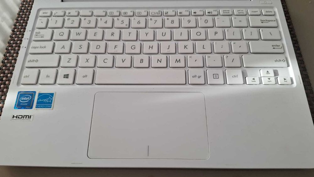 ASUS Notebook E203N (Win11 25H2 Home] - stare foarte buna