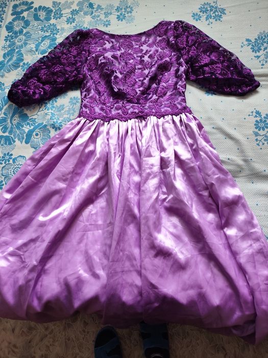 Продам нарядное платье р-р. 42-44 за 5тыс.