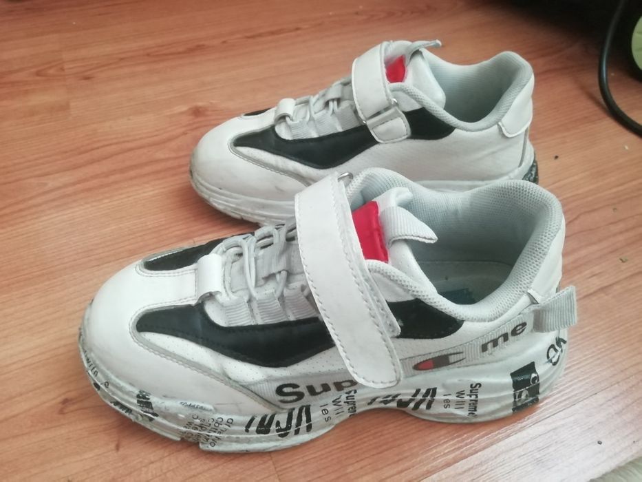 Продам кроссовки