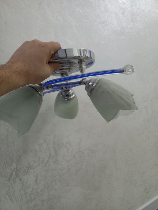 Продам срочно люстру