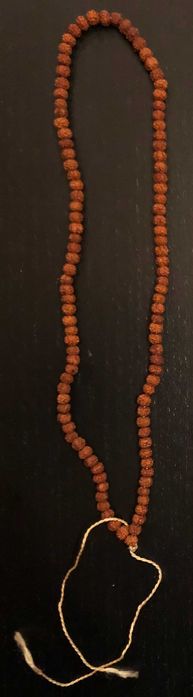 Продавам индийски броеници от рудракша, хималайски кристал и тулси