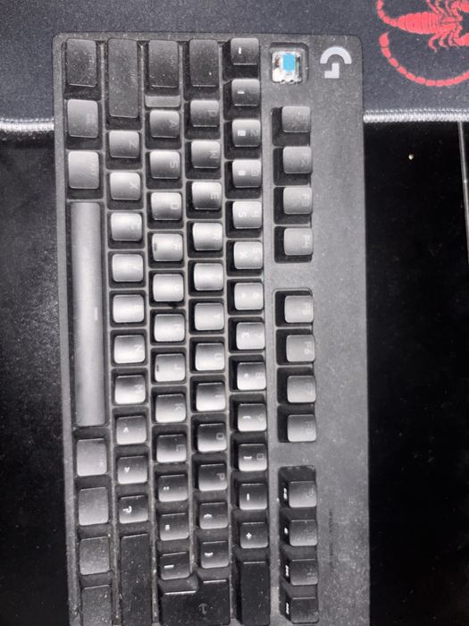 Продавам  геймърски сетъп (Ryzen 5500 3.6GHz + RX 6600 + 180Hz монитор) – готов за игра!