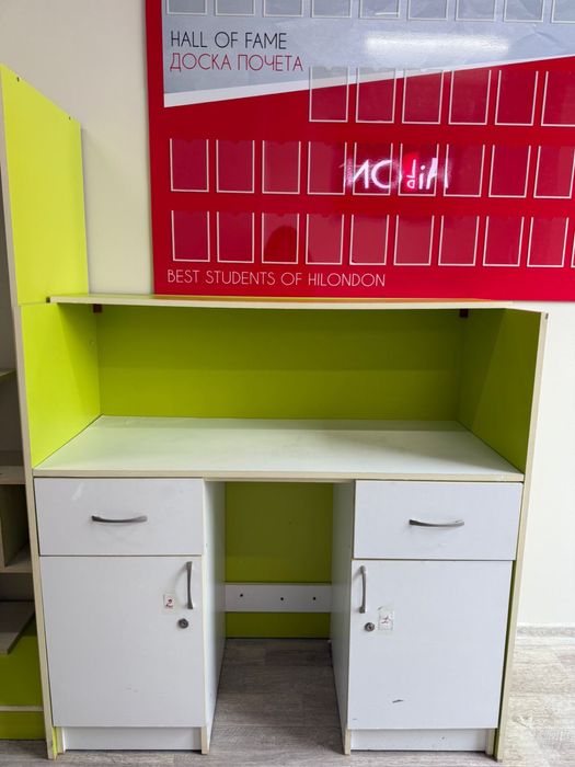 стол ресепшен со шкафчиками астана