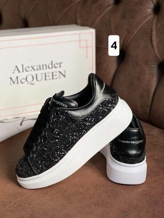 Adidași Mc Queen