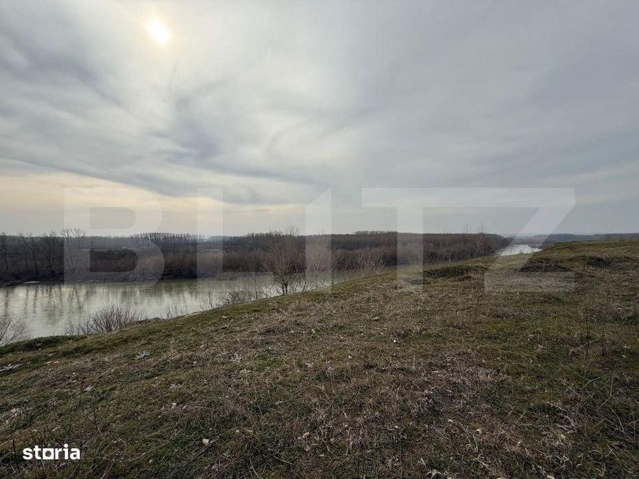 Teren intravilan 970 mp cu priveliste catre Jiu, Malu Mare