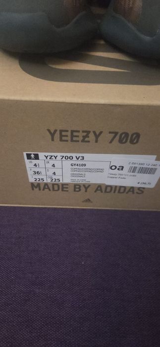 Adidasi yeezy 700 originali,mar 36 2/3,noi,cu eticheta