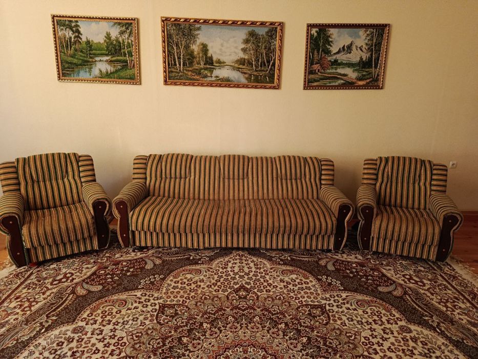 Продается диван и два кресла
