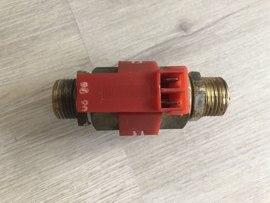 Датчик протока, реле потока